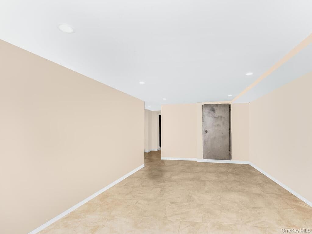 1283 E 223rd Street thumbnail 18