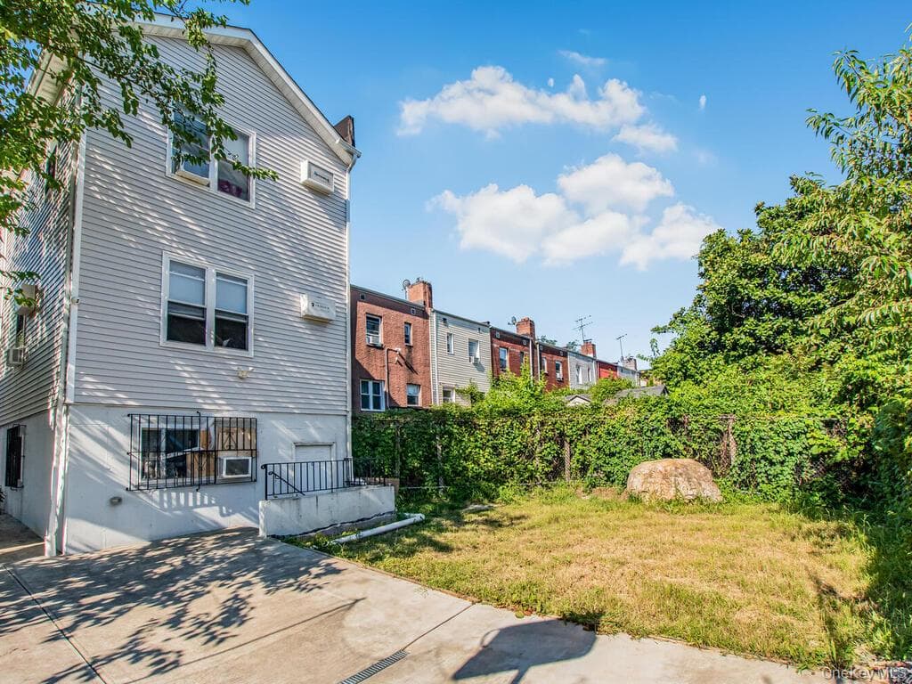 1283 E 223rd Street thumbnail 31