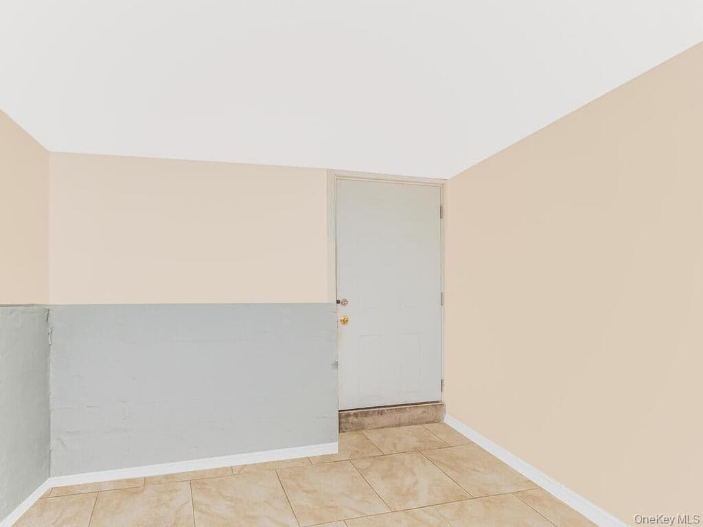 1283 E 223rd Street thumbnail 17