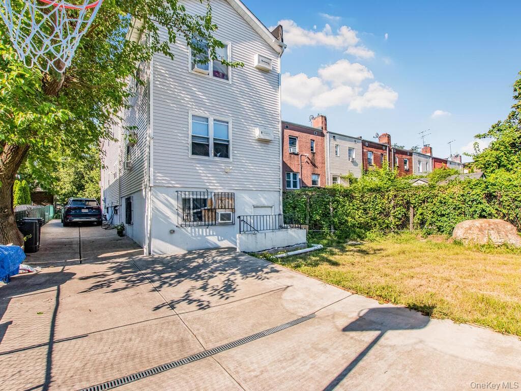 1283 E 223rd Street thumbnail 36