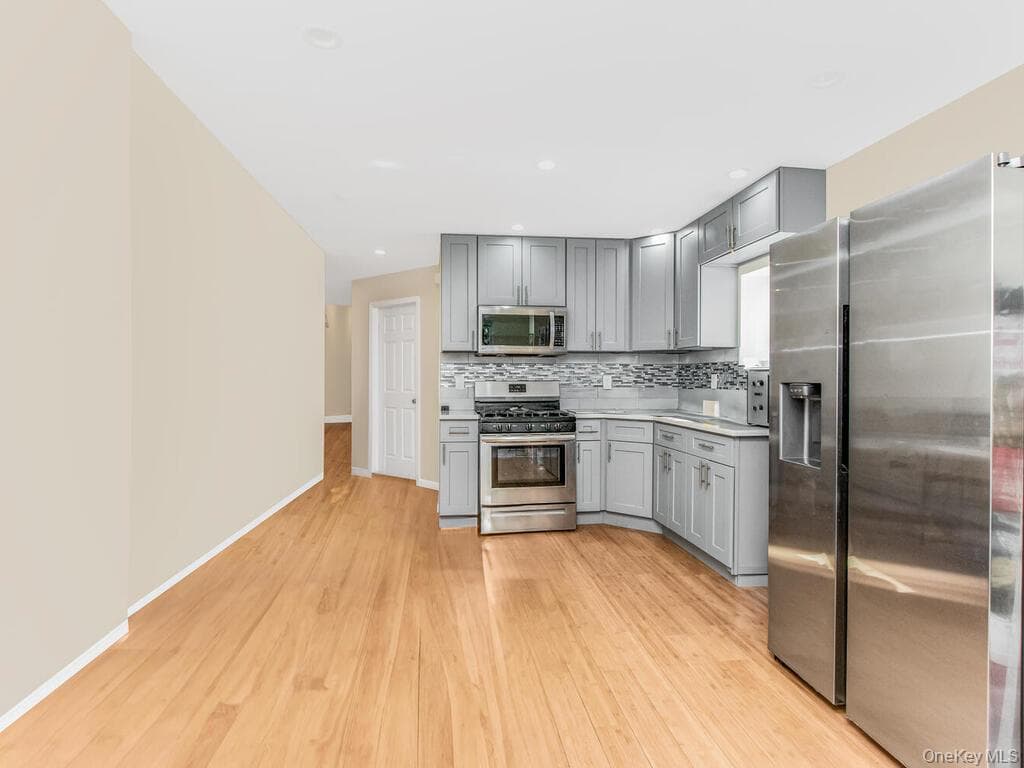 1283 E 223rd Street thumbnail 6