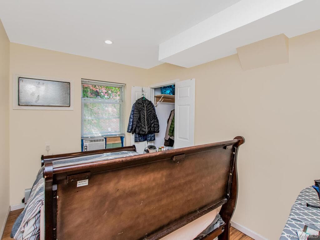1283 E 223rd Street thumbnail 8