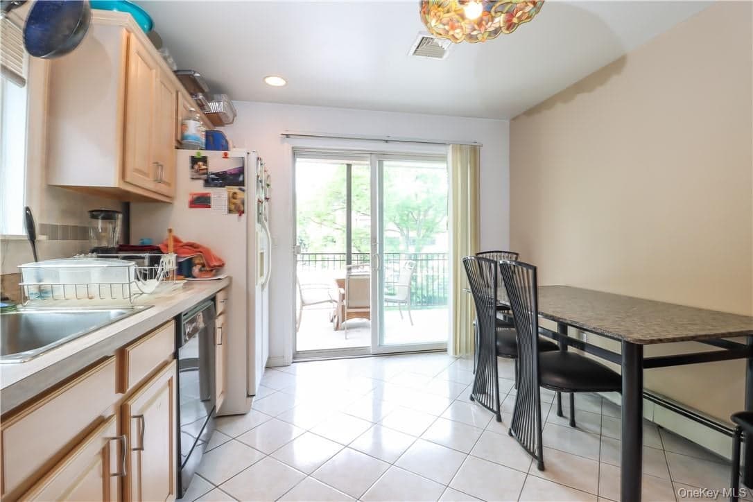 1078 Midland Avenue thumbnail 7
