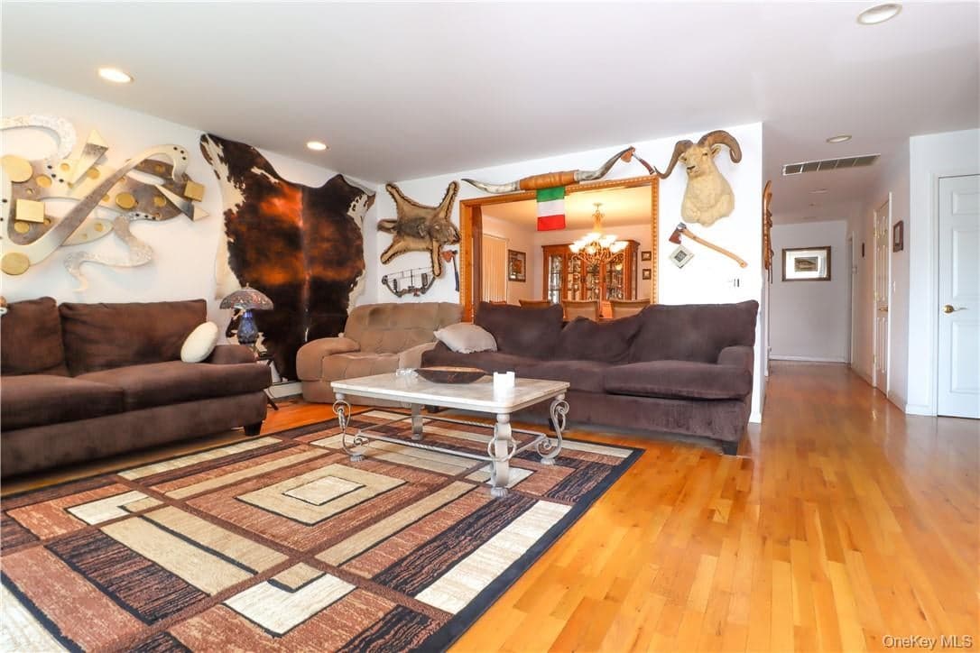 1078 Midland Avenue thumbnail 3
