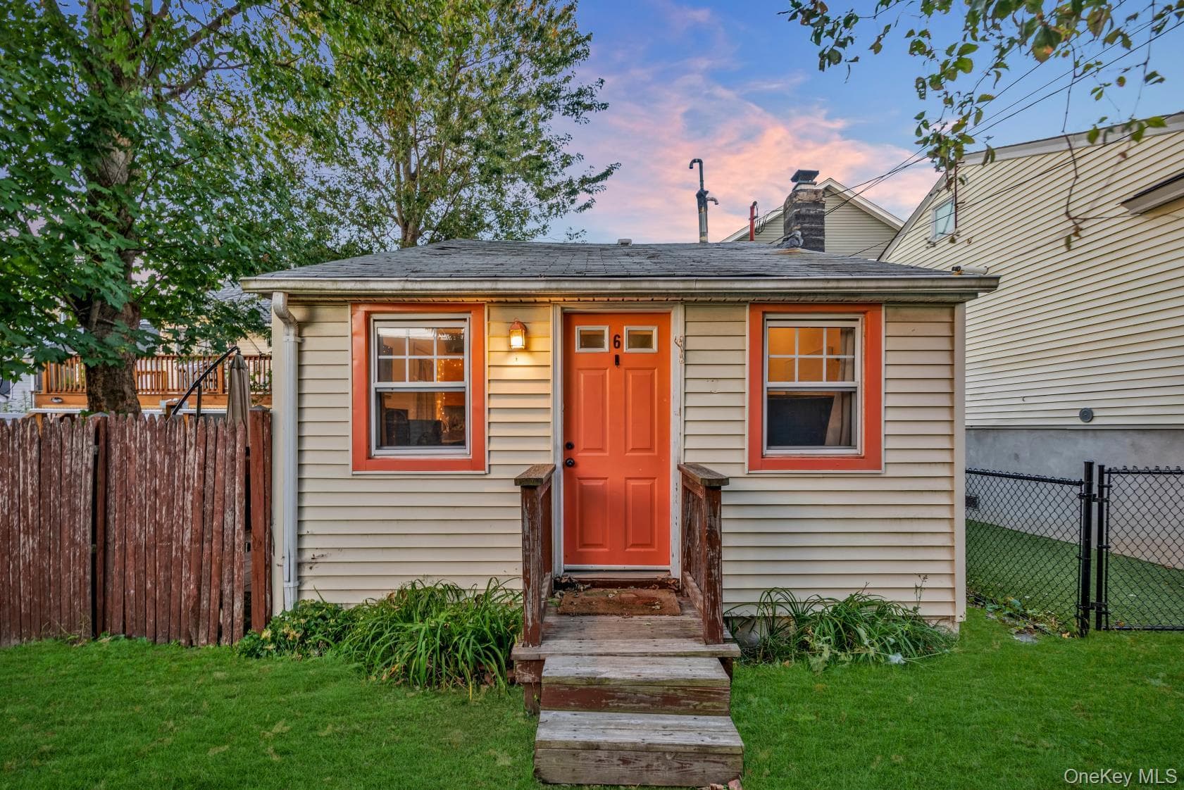 6 Edwin Court, East Rockaway