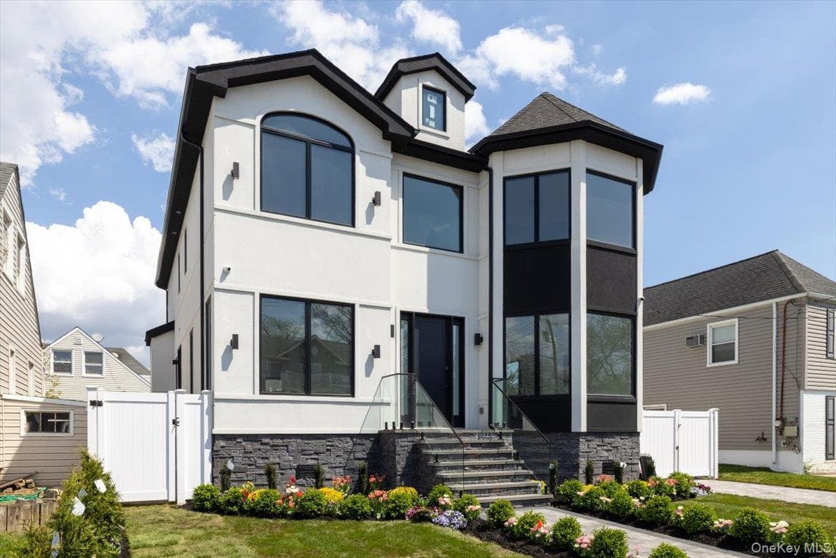 544 Arlington Road, Cedarhurst