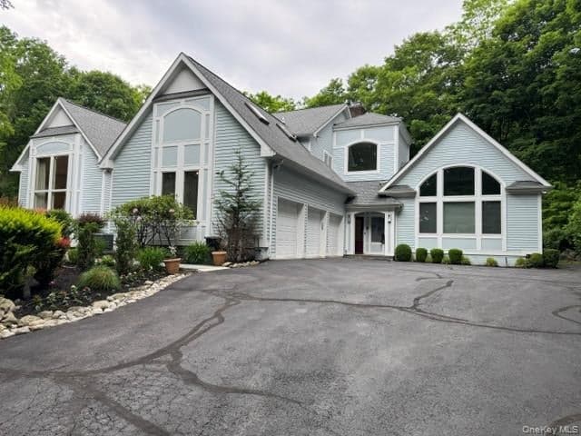 19 W Gate Road, Suffern
