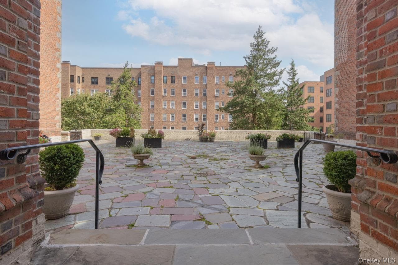 270 Bronxville Road Unit: A51 thumbnail 21