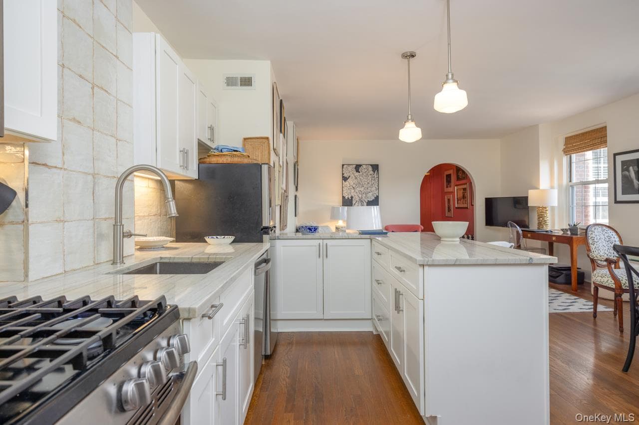 270 Bronxville Road Unit: A51 thumbnail 13