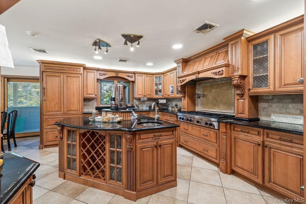10 Elyise Road, Monsey