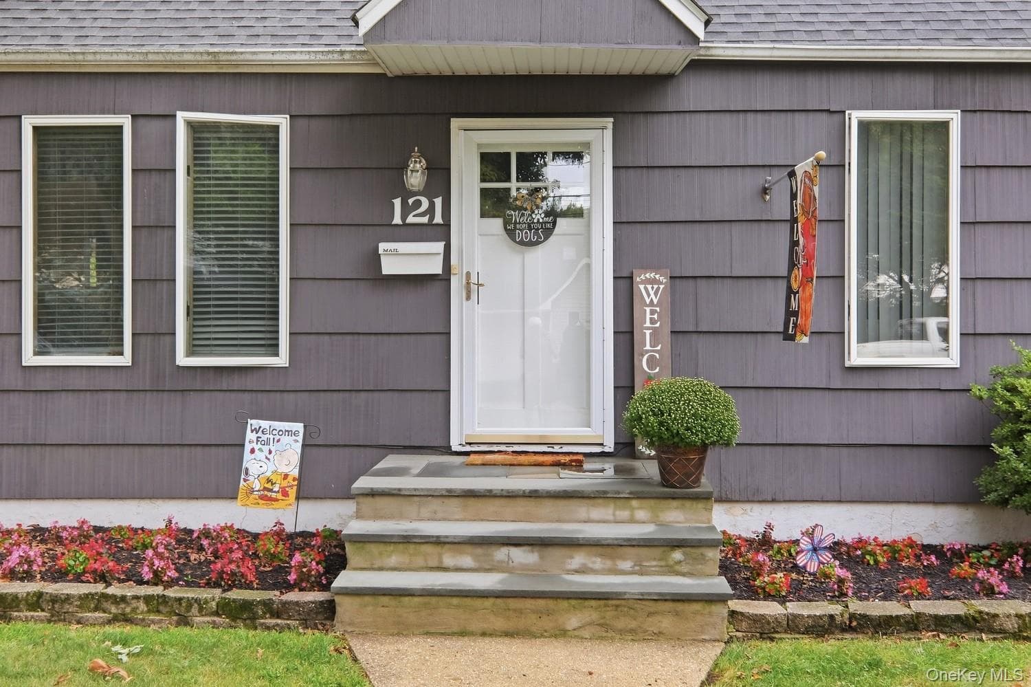 121 N Delaware Avenue, Lindenhurst