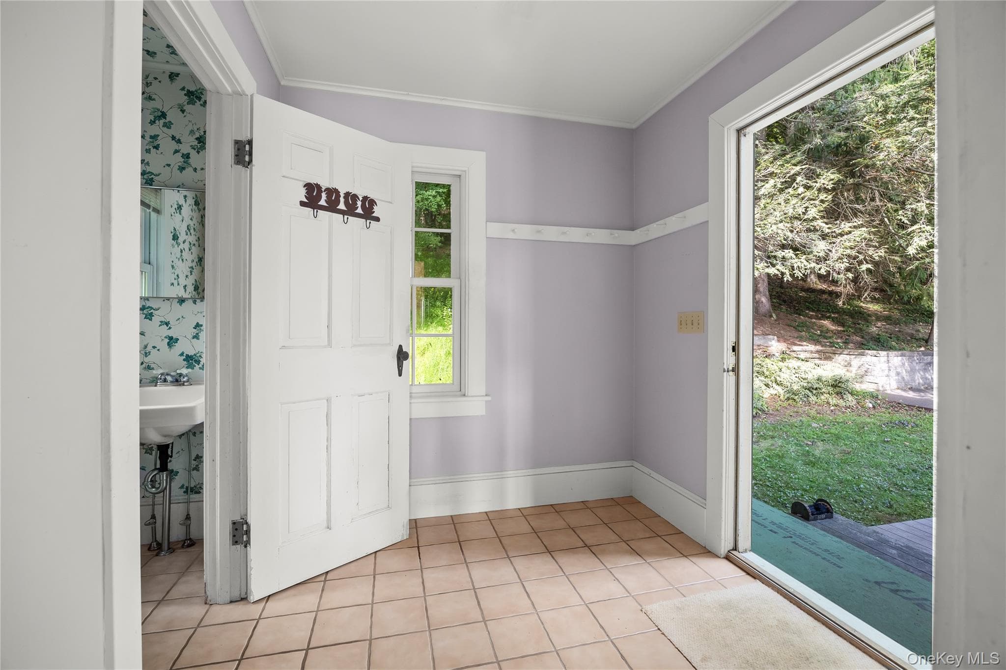 81 Tinker Hill Road thumbnail 3