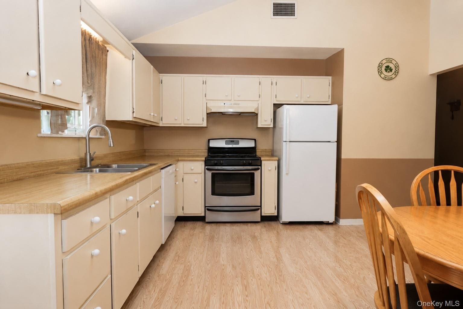 28 Sunrise Terrace thumbnail 10