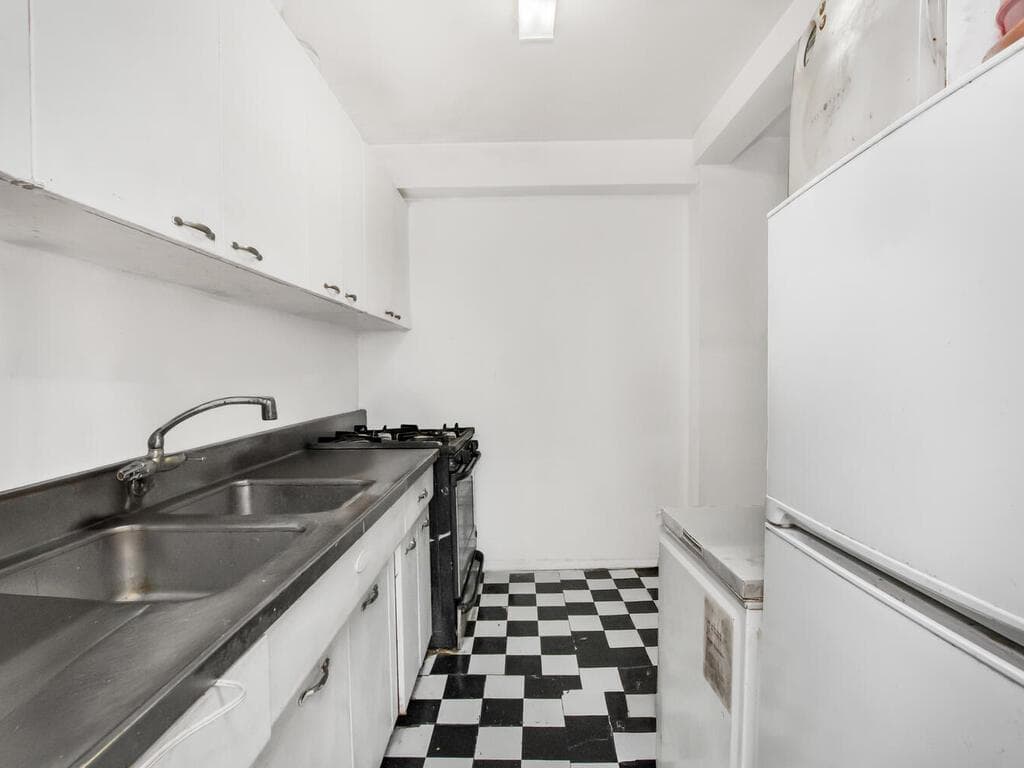4 Fordham Hill Oval Unit: 8D thumbnail 4
