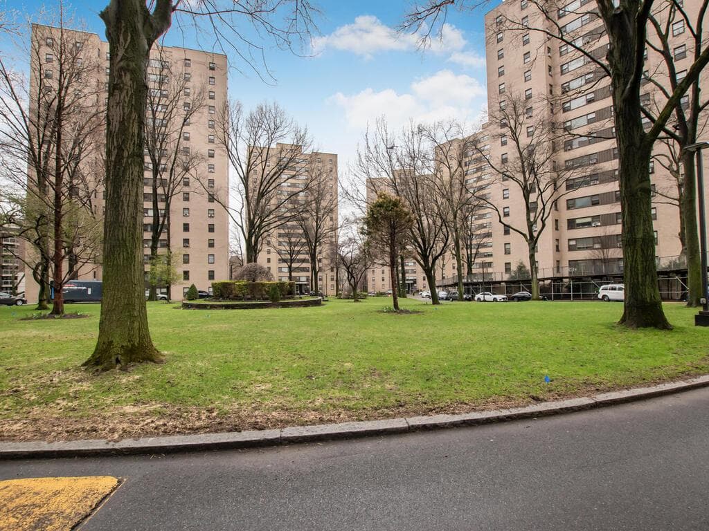 4 Fordham Hill Oval Unit: 8D thumbnail 14