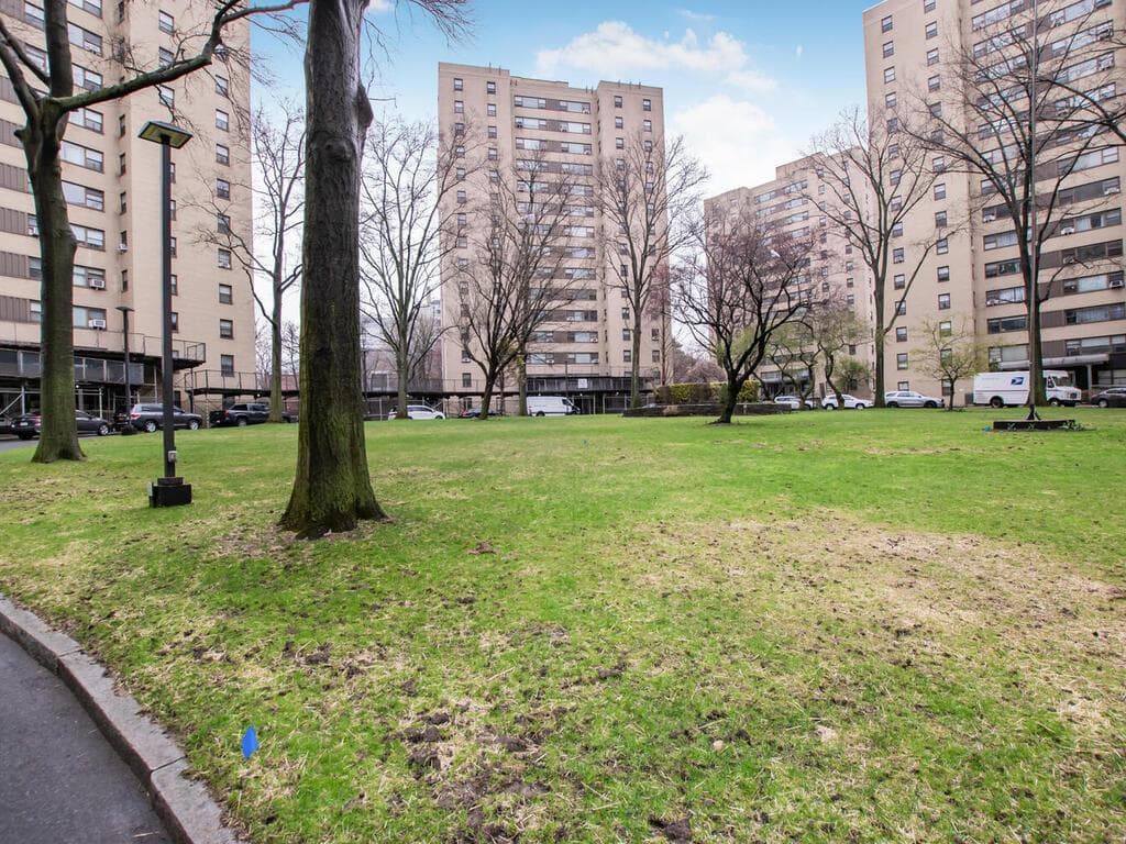 4 Fordham Hill Oval Unit: 8D thumbnail 15
