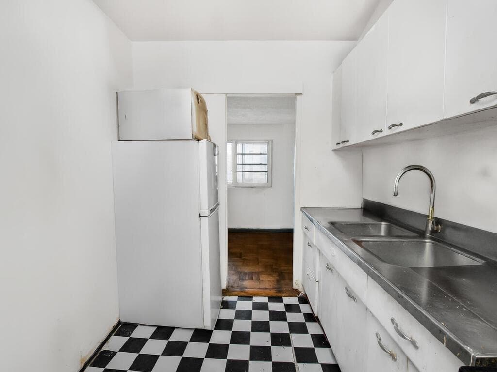 4 Fordham Hill Oval Unit: 8D thumbnail 3