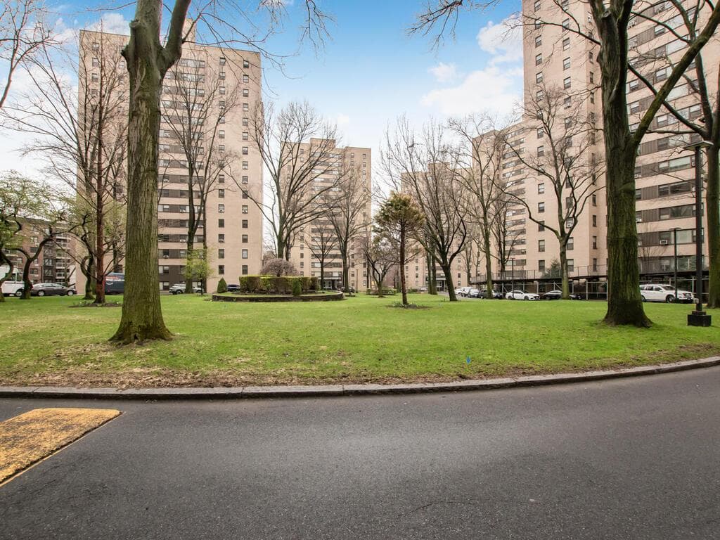 4 Fordham Hill Oval Unit: 8D thumbnail 13