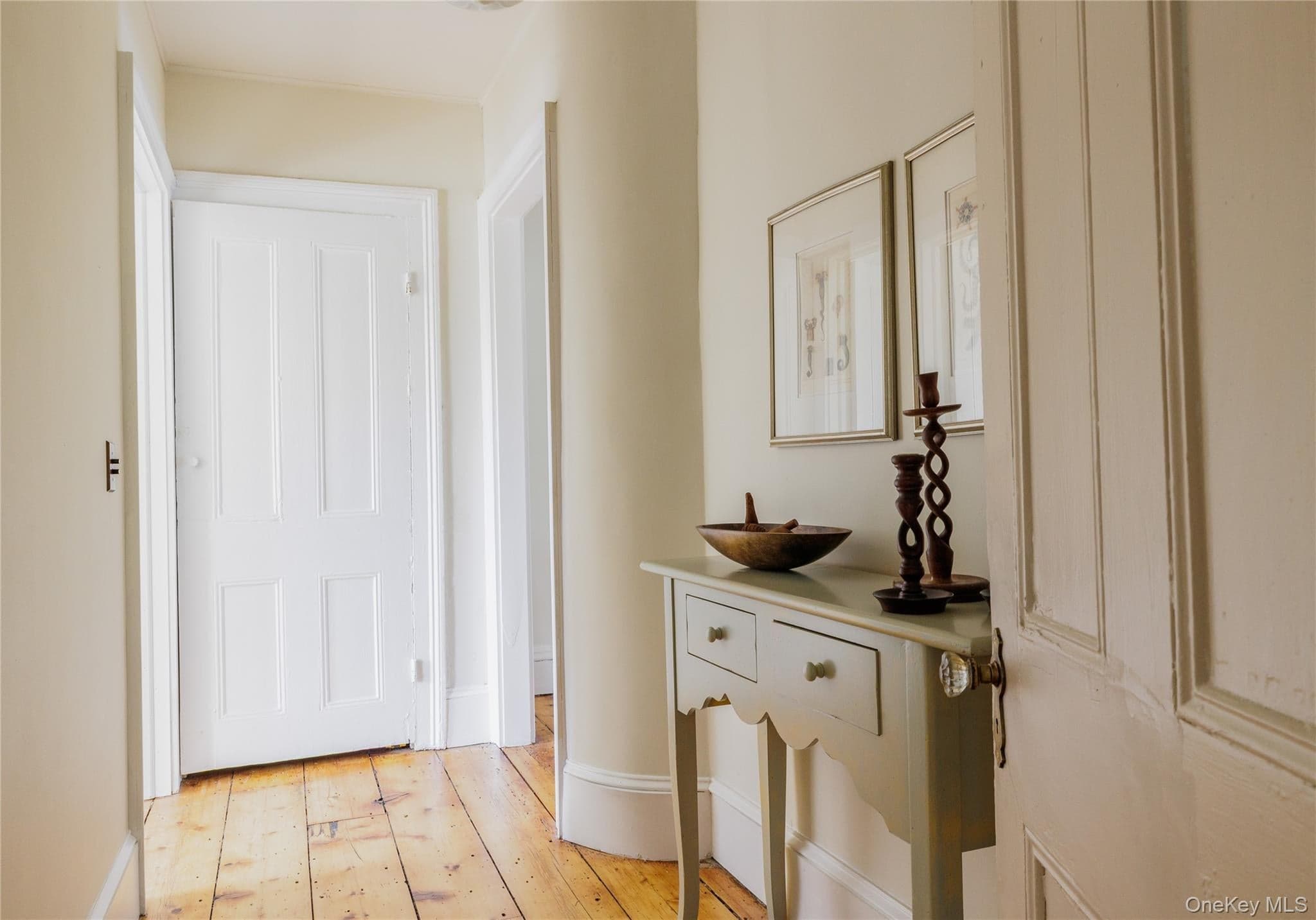 225 Robinson Street thumbnail 30
