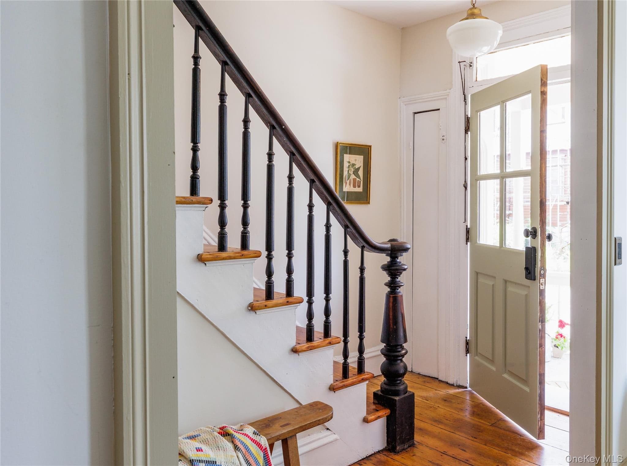 225 Robinson Street thumbnail 4
