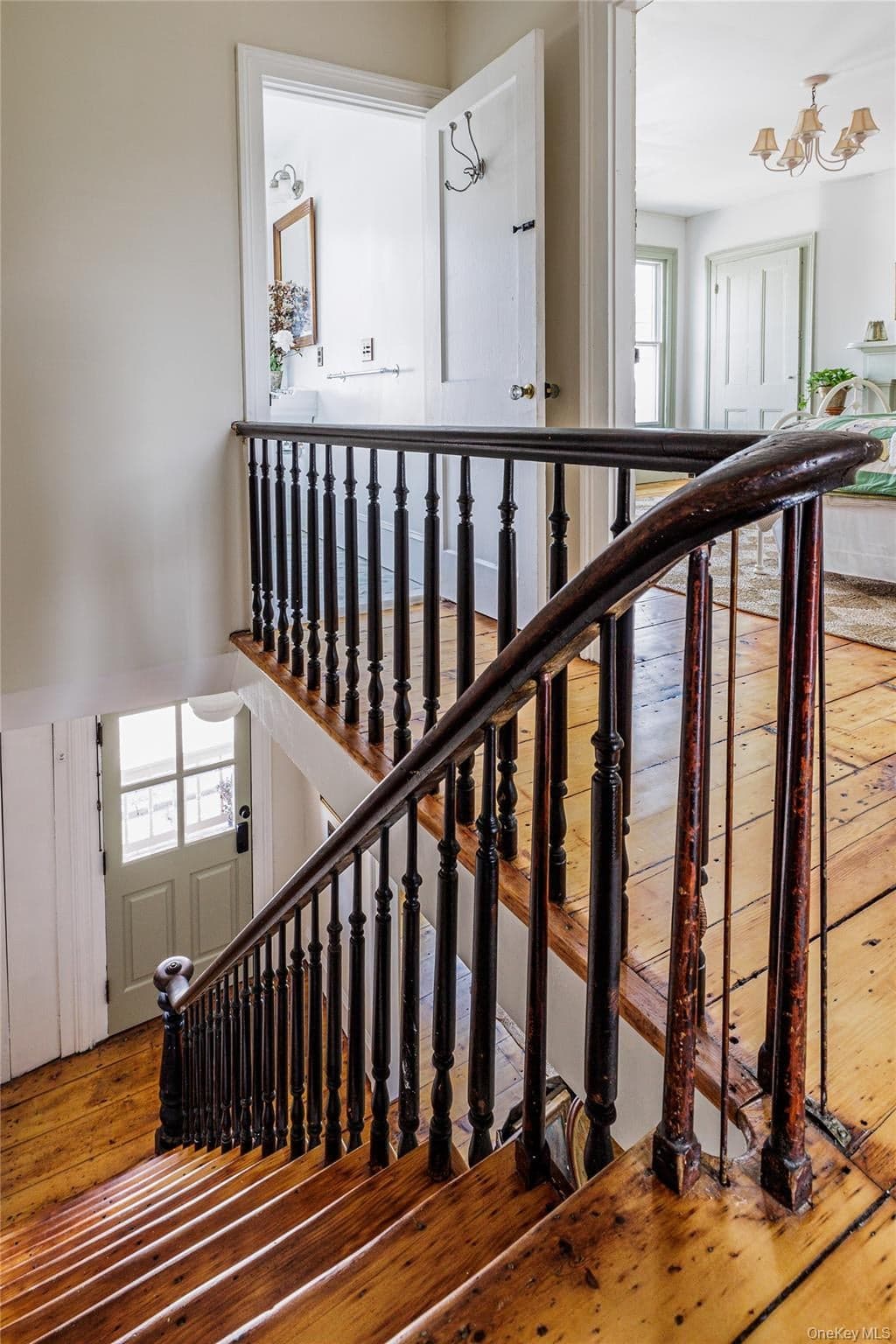 225 Robinson Street thumbnail 18