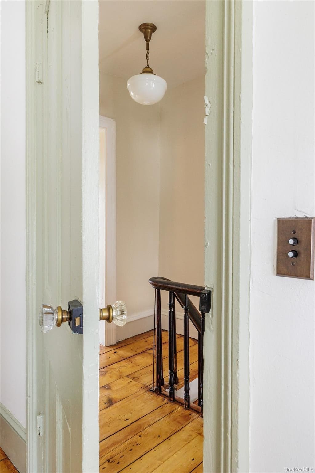 225 Robinson Street thumbnail 24