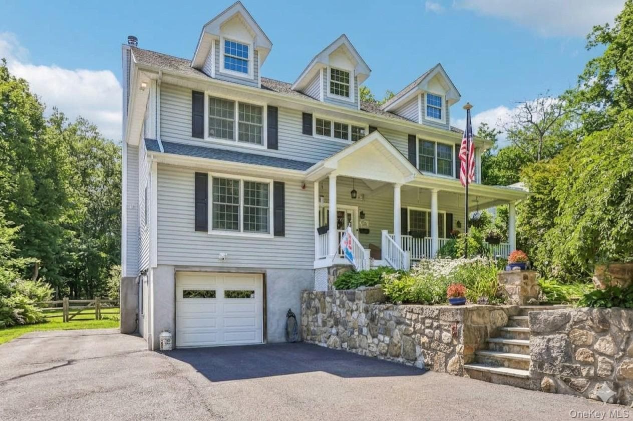 19 Navajo Trail, Sloatsburg