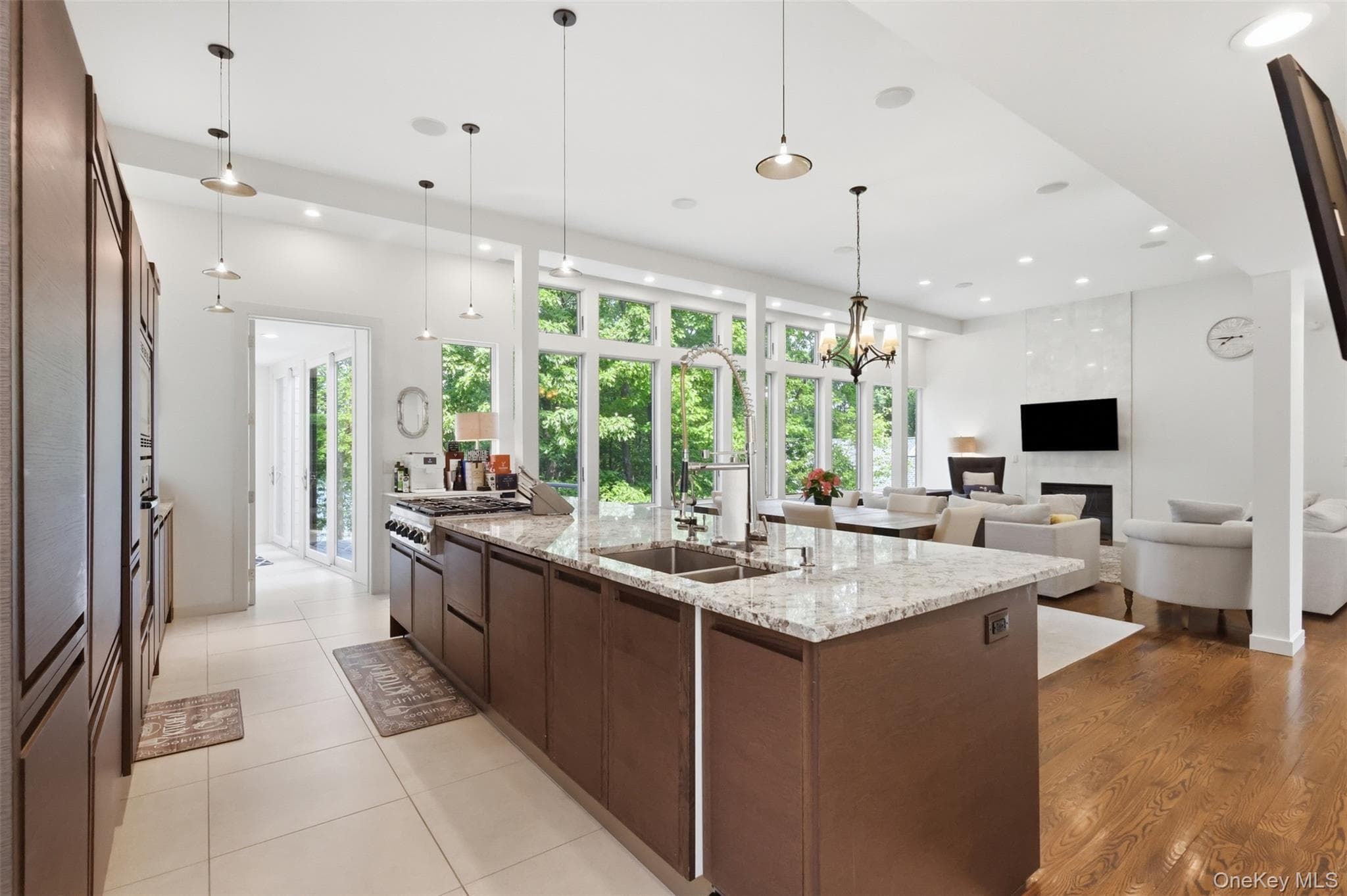 128 Broadmoor Drive thumbnail 14