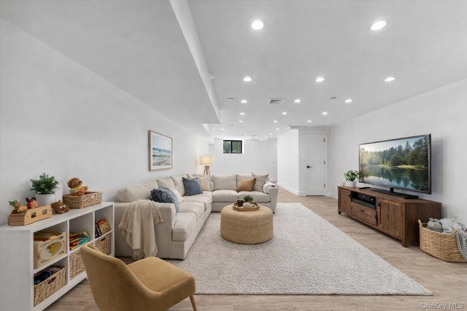 953 Tilden Street thumbnail 4