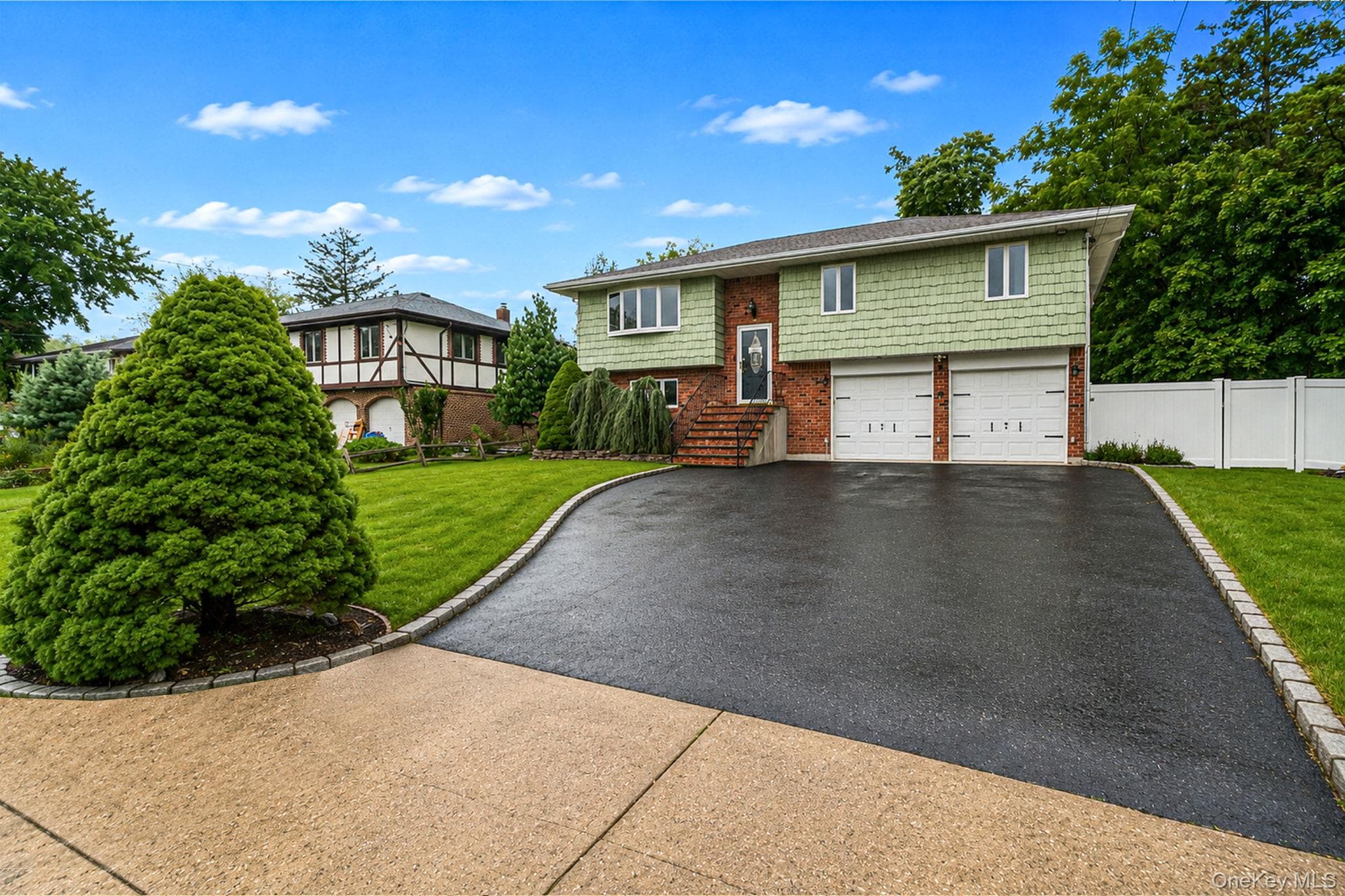 6 North Avenue, Smithtown