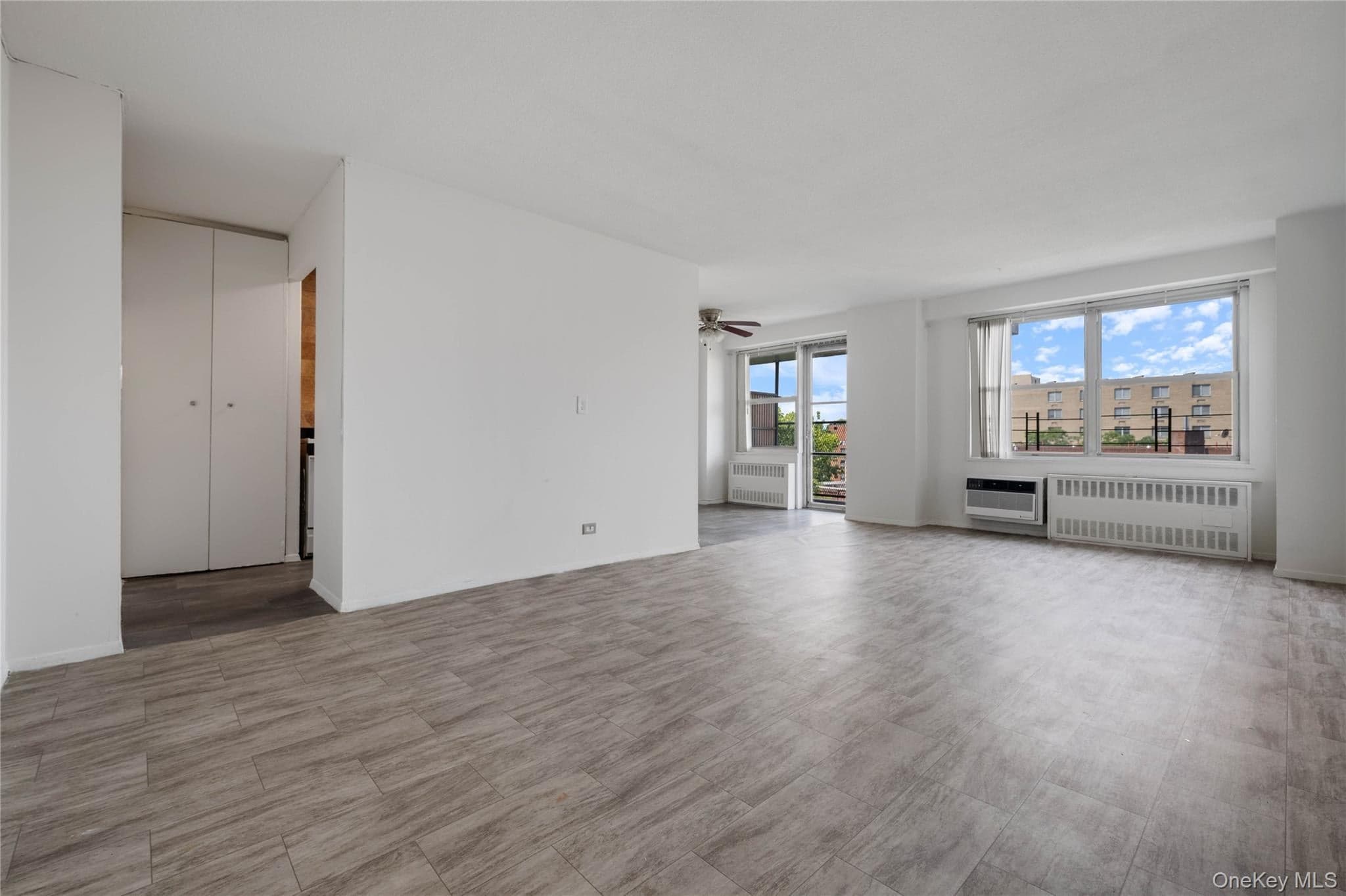 2550 Olinville Avenue Unit: 7E thumbnail 5