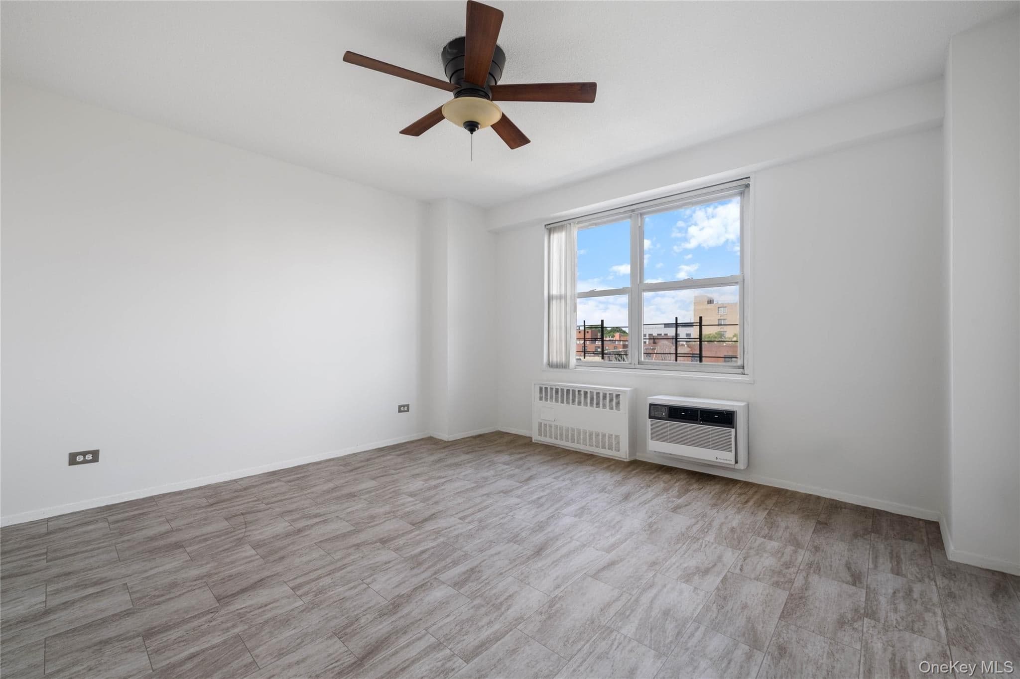 2550 Olinville Avenue Unit: 7E thumbnail 6
