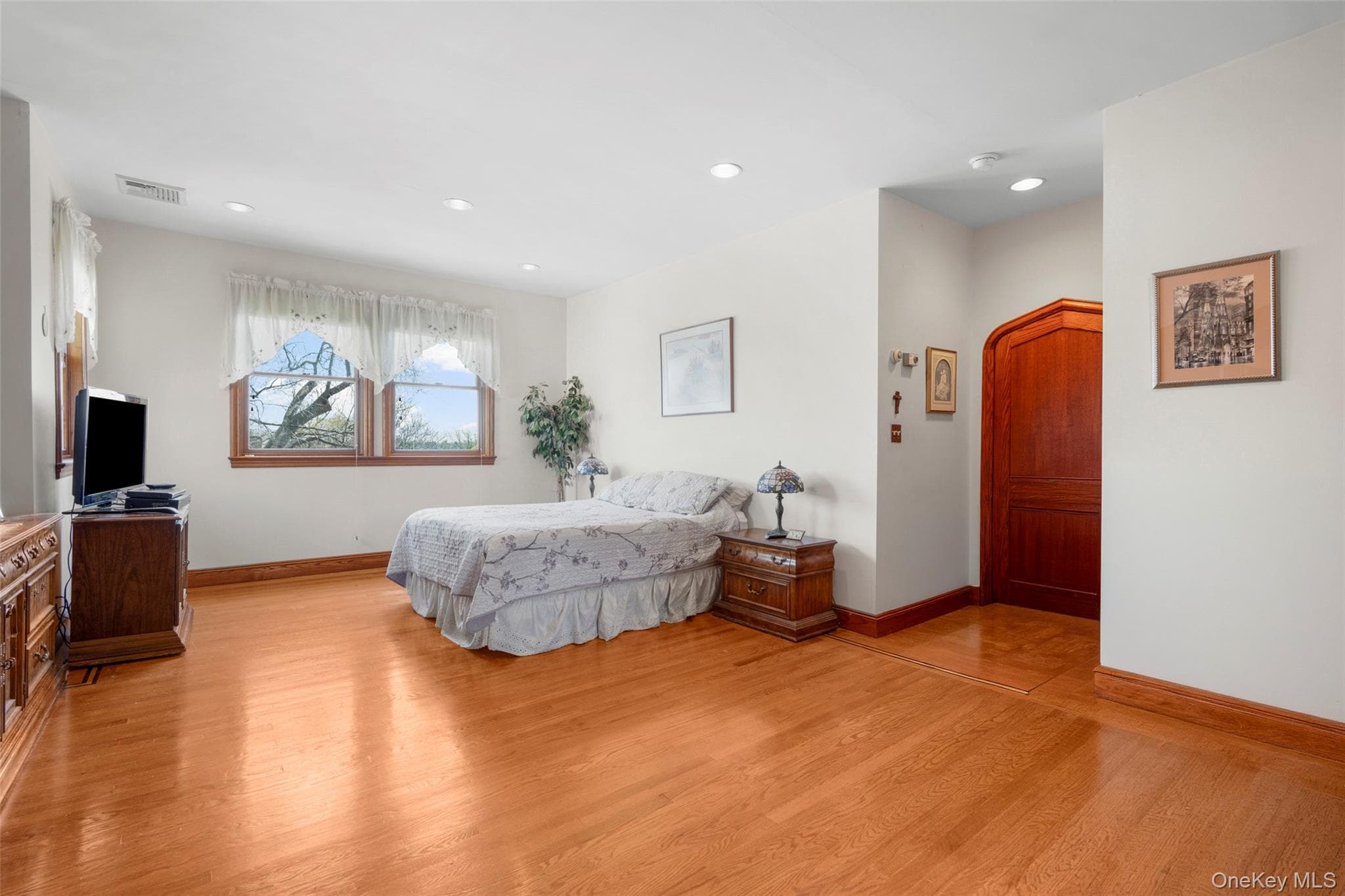 106 Carver Terrace thumbnail 14