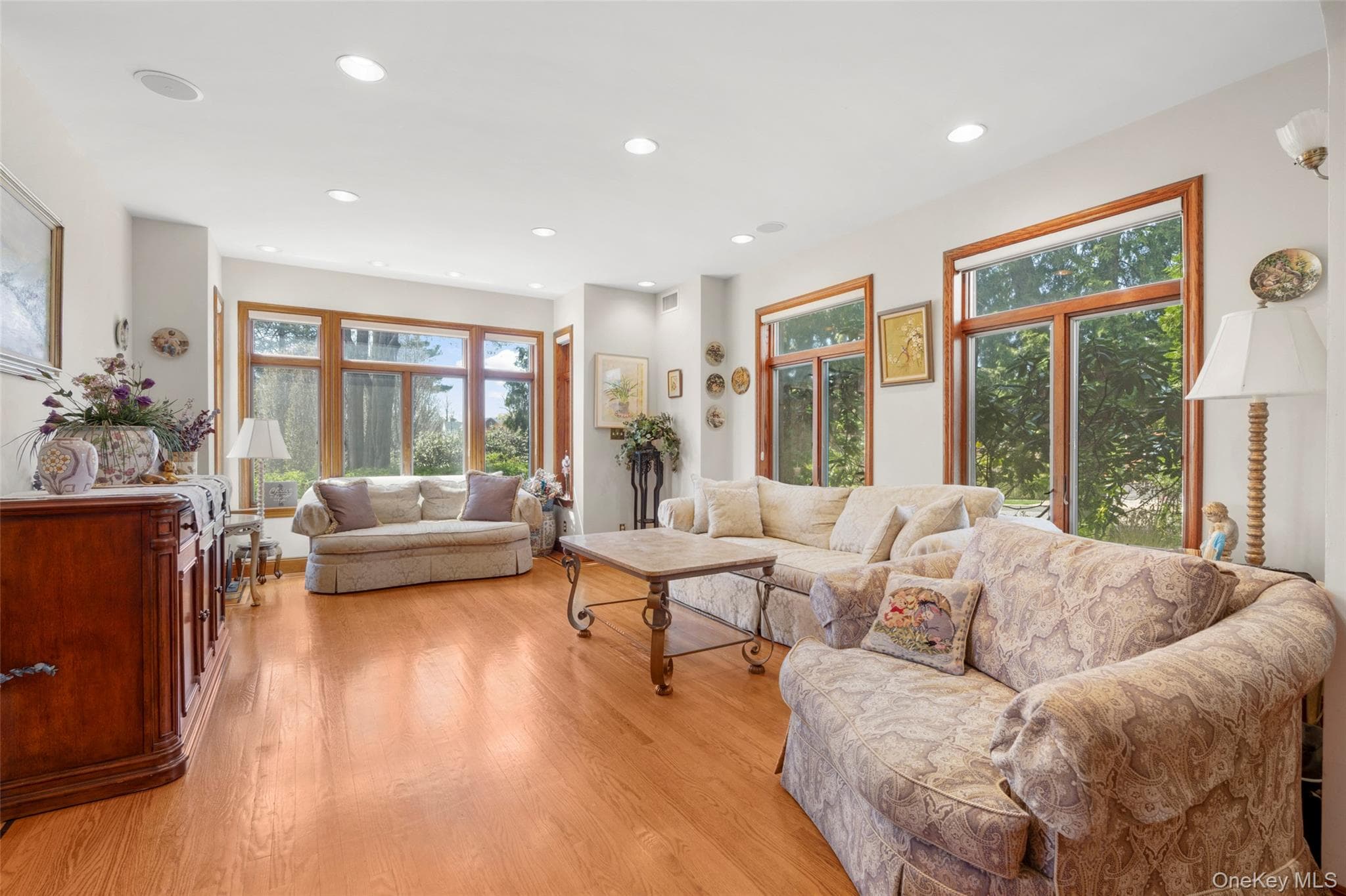 106 Carver Terrace thumbnail 4