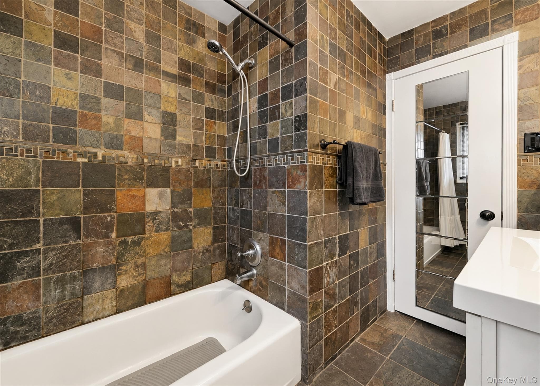 11 Farragut Avenue thumbnail 9