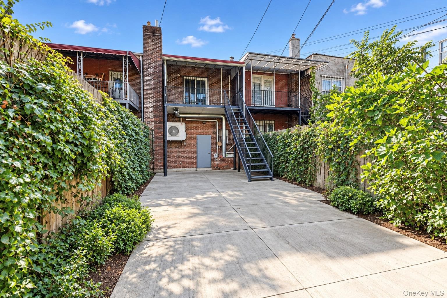 1855 Gleason Avenue thumbnail 13