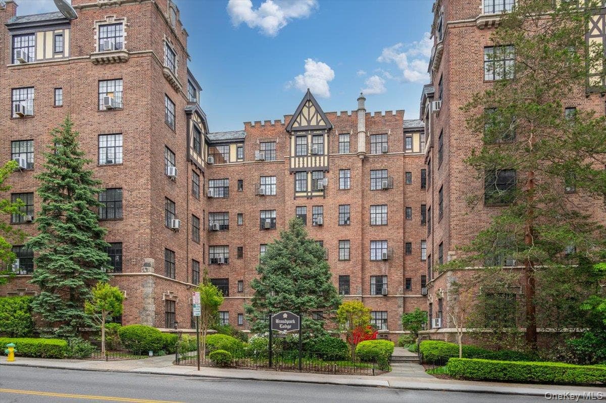 2 Westchester Ave AVE Unit: 3N, White Plains