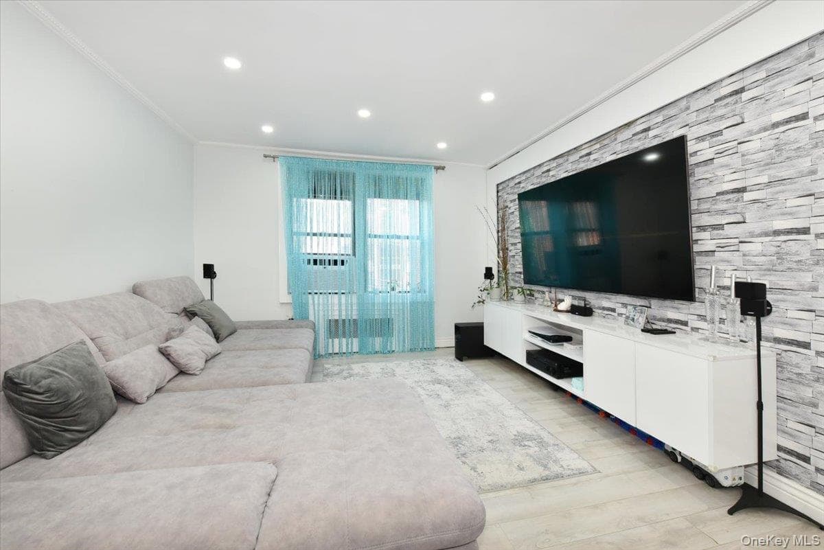 2680 E 19th Street Unit: 2S thumbnail 14
