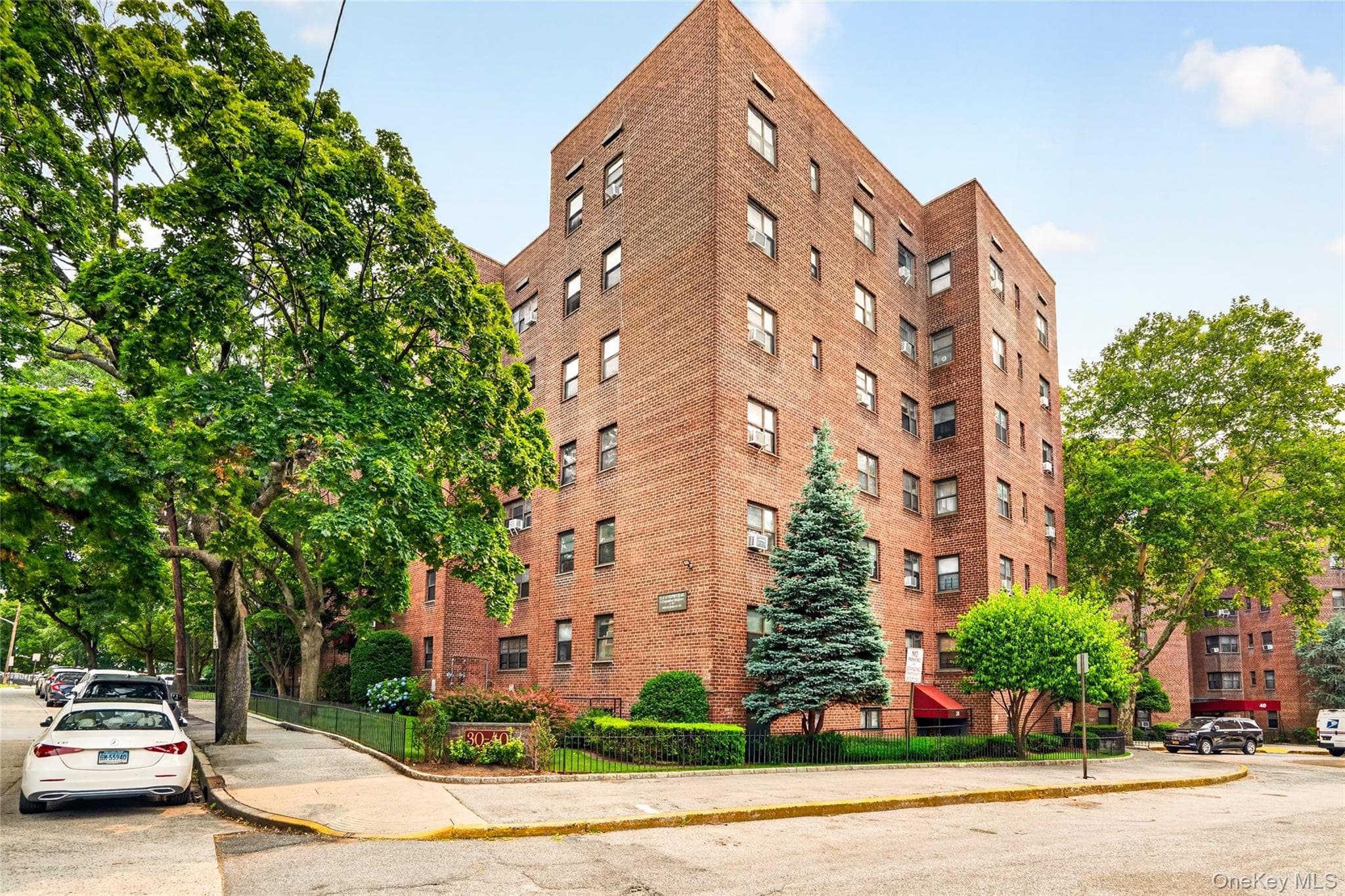 30 Fleetwood Avenue Unit: 4F, Fleetwood