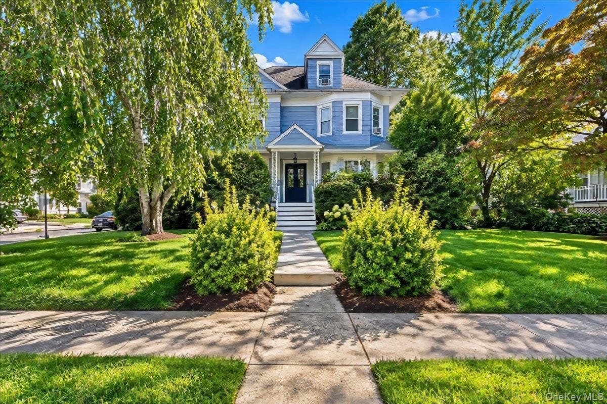 20 Edgewood Park, New Rochelle
