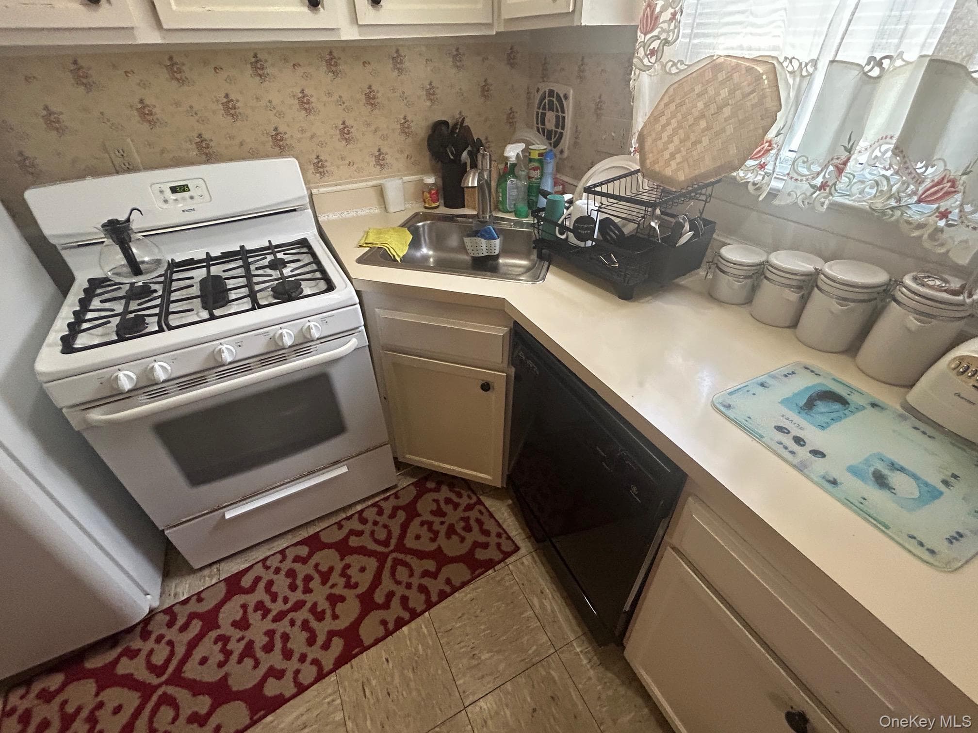 107 Sneden Place Unit: 107 thumbnail 3