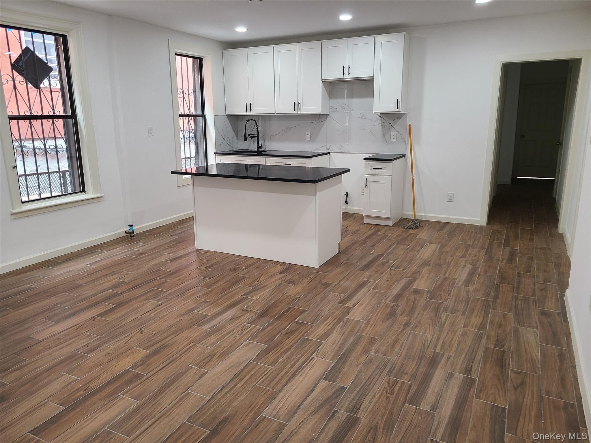 1309 Seneca Avenue thumbnail 16