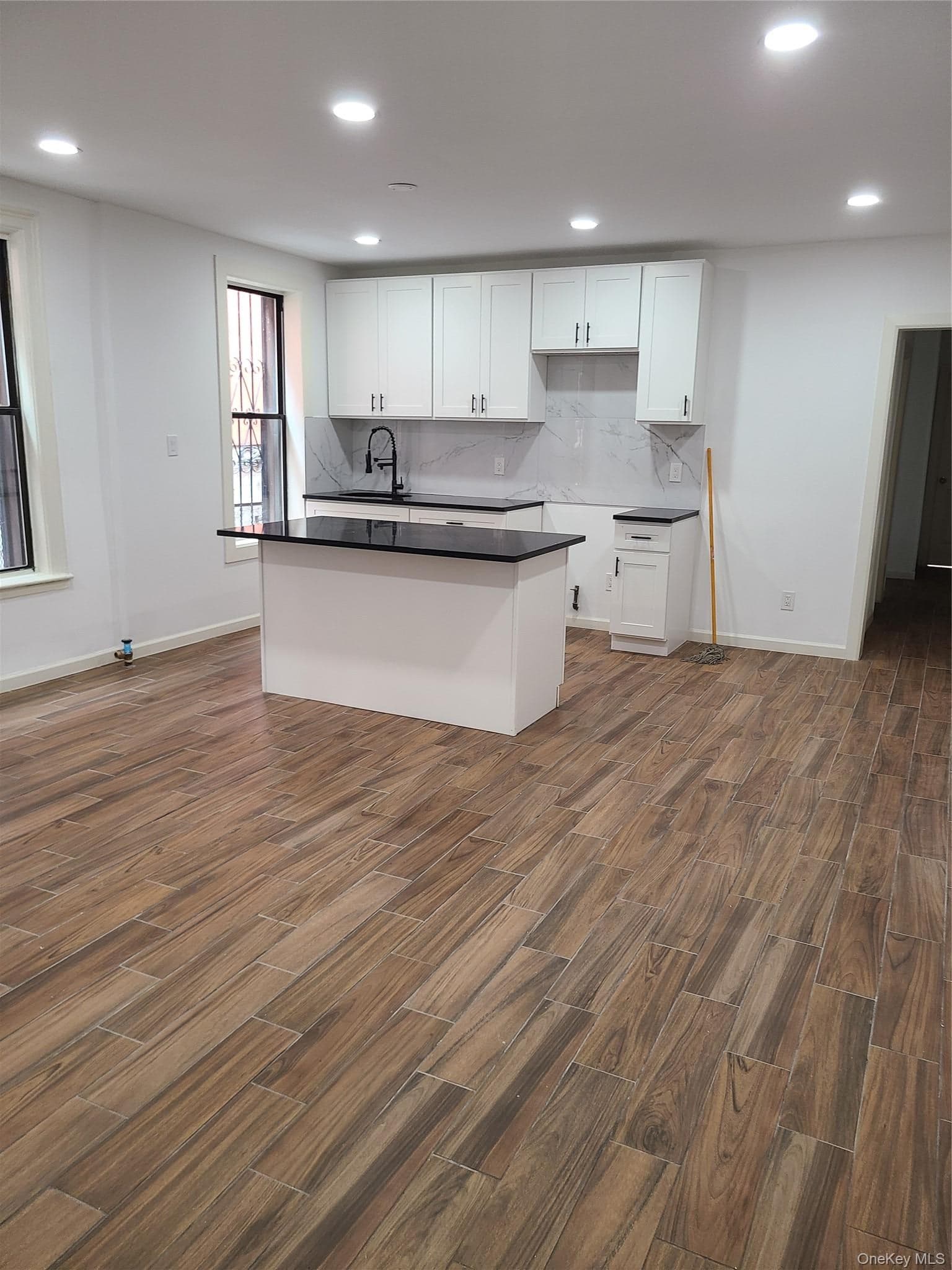 1309 Seneca Avenue thumbnail 3