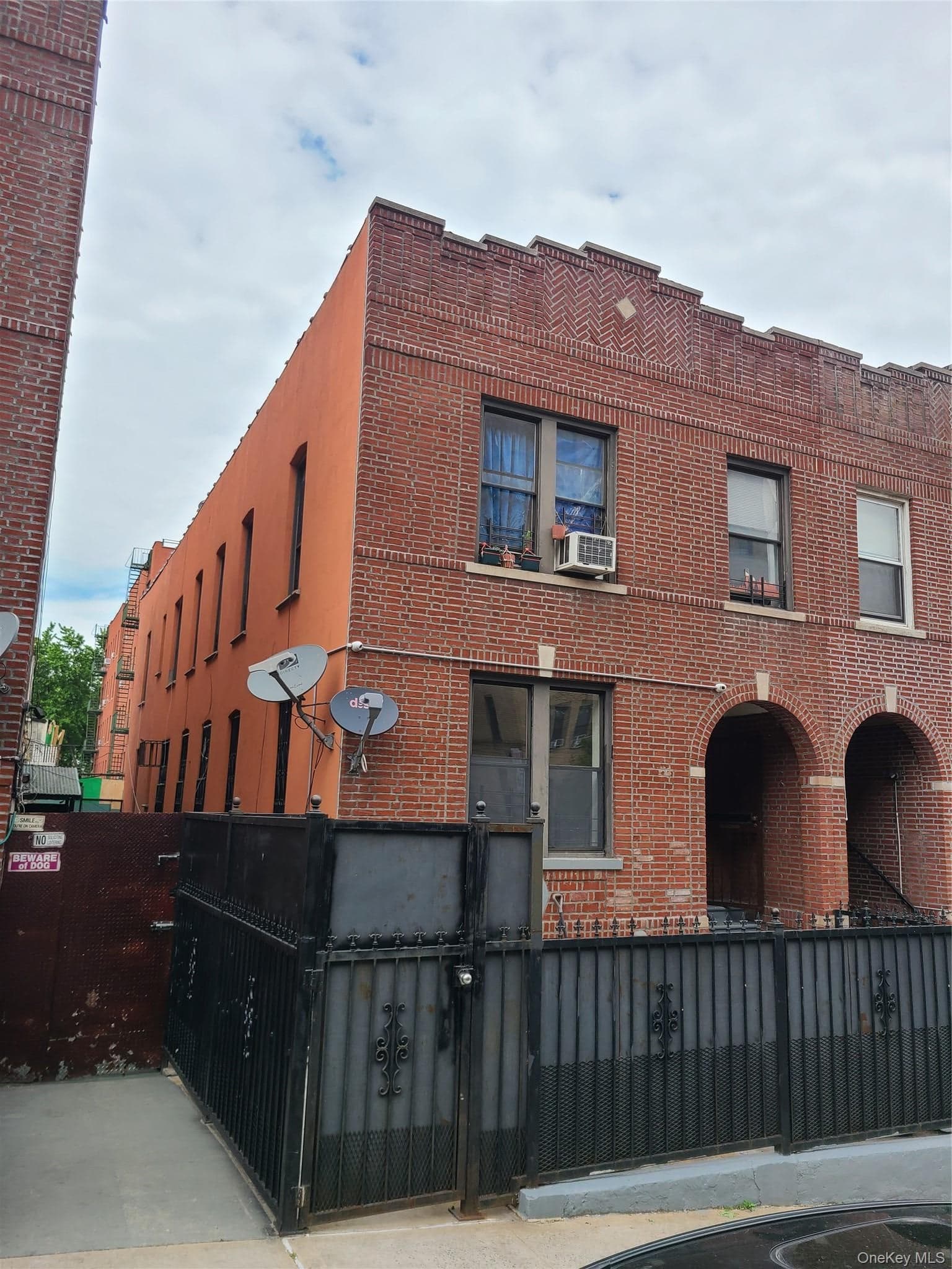 1309 Seneca Avenue thumbnail 2