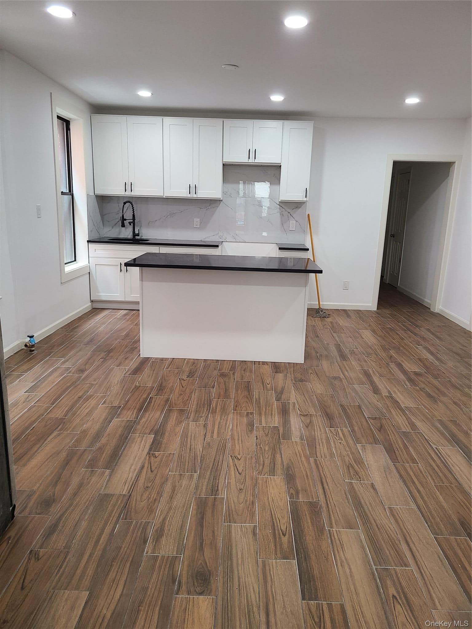 1309 Seneca Avenue thumbnail 4