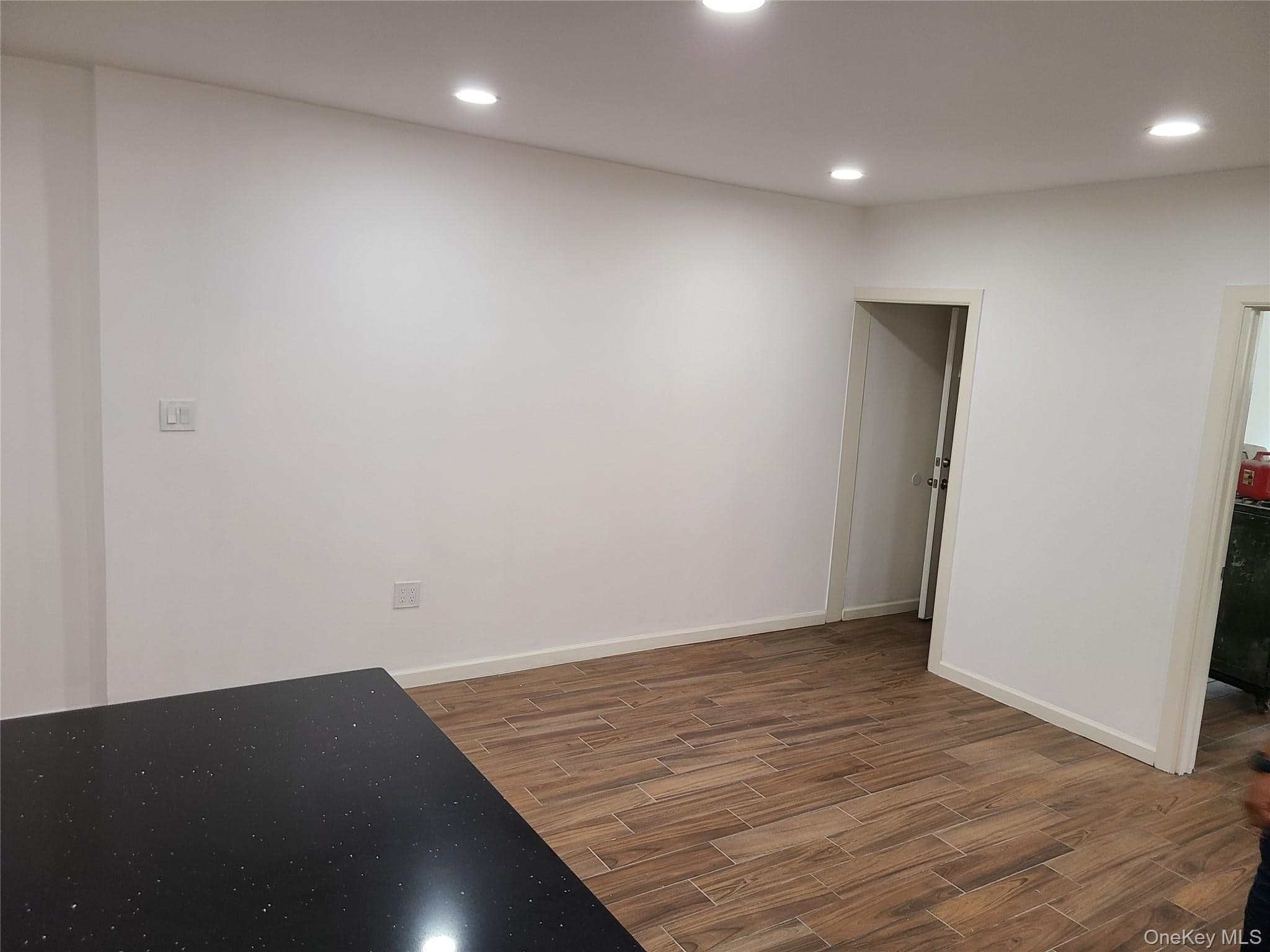 1309 Seneca Avenue thumbnail 14