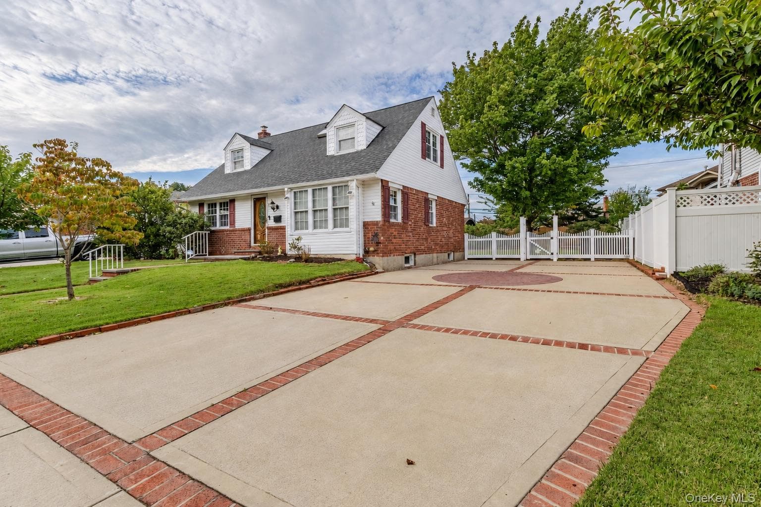 561 Parker Avenue thumbnail 2