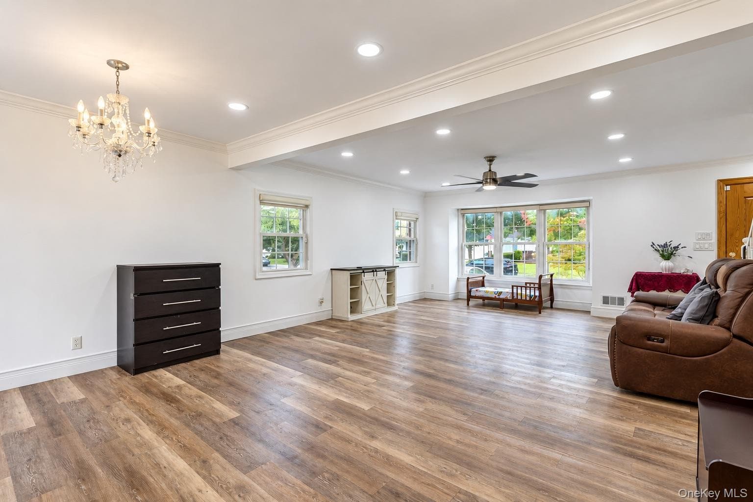 561 Parker Avenue thumbnail 4