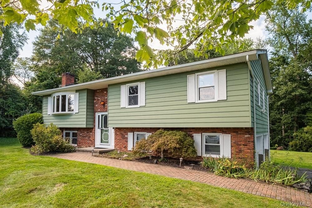 8 W Caroline Drive thumbnail 2