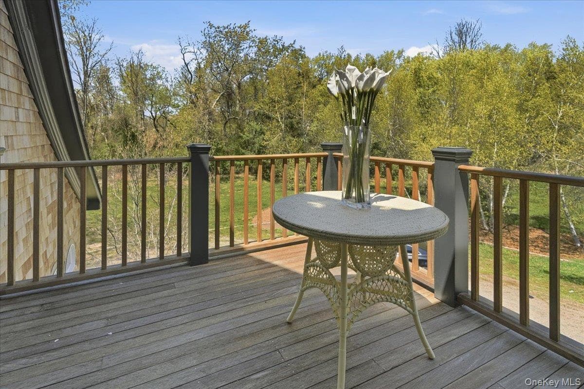 9 Locust Woods Drive thumbnail 6